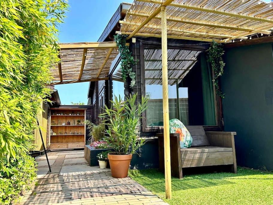 Jungle Style Lodge With Jacuzzi ,Sauna And Garden Near Amsterdam Vijfhuizen Екстериор снимка