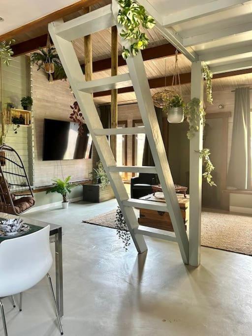Jungle Style Lodge With Jacuzzi ,Sauna And Garden Near Amsterdam Vijfhuizen Екстериор снимка